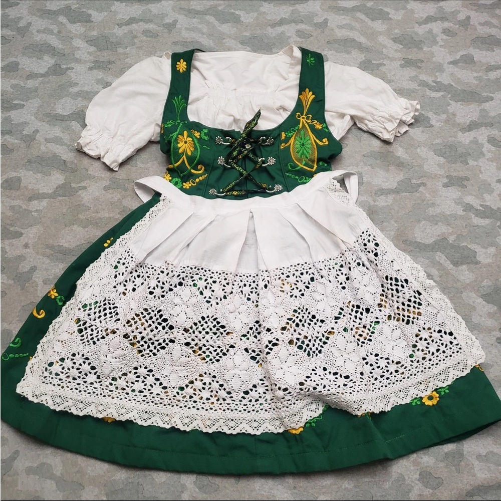 Trachten Haus Dirndl -- "Bavarian Blossoms" size Small